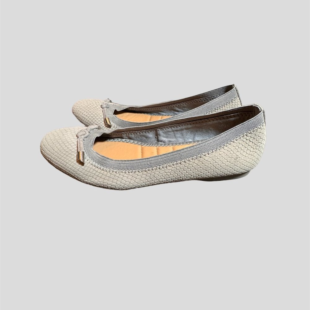 Me Too gray flats size 7.5 leather flats